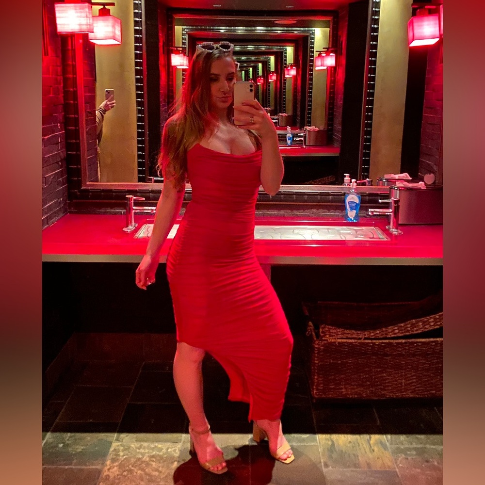 BABYBOO STUNNING RED PARTY DRESS - Medium - Picture 3 of 3